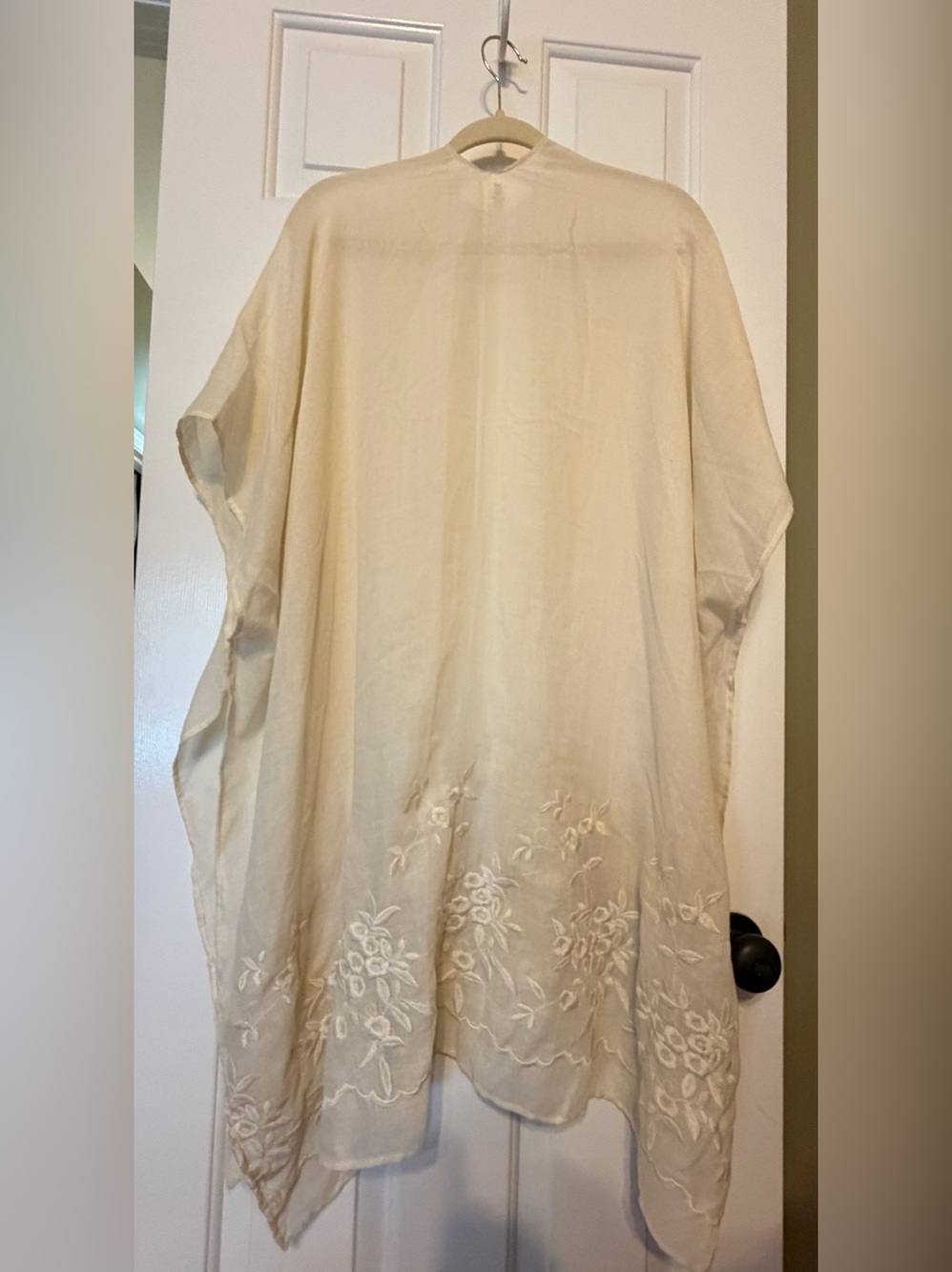 Cato Kimonos *Set of 2* Dusty Rose With Lace Accents & Cream With Embroidery OS - Picture 12 of 16